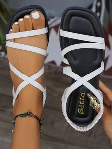 Sandales romaines plates à brides croisées blanches avec élastique arrière