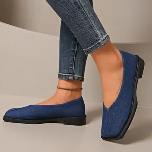 Elegantes zapatos planos de mezclilla azul con punta cuadrada y cuello en V para mujer