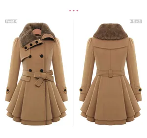 Vues avant et arrière d'un manteau en laine camel à double boutonnage et col en fourrure