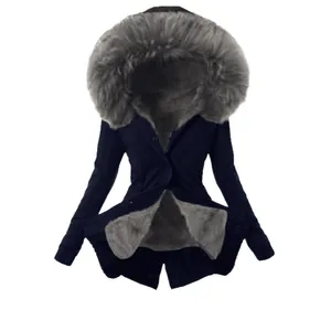 Parka d'hiver pour femme bleu marine avec capuche en fausse fourrure grise et polaire.