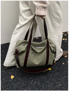 Bolsa tote de lona verde oliva con correas marrón oscuro para viaje o uso diario