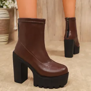 Braune Plateau-Stiefeletten mit klobigem Absatz und modischem Reißverschluss hinten