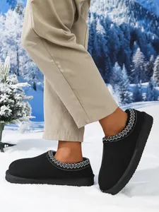 Botas de nieve cálidas para hombre en color negro con ribete bordado y forro de felpa suave