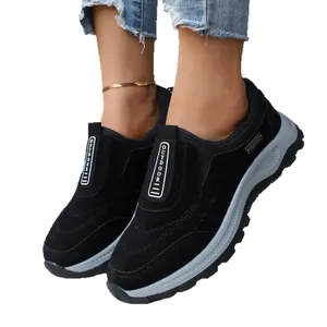 Chaussures de course d'extérieur noires à semelles épaisses, design slip-on confortable