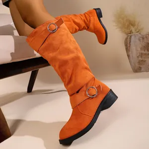 Modische Damen Slouchy-Ritterstiefel aus orangefarbenem Wildleder mit runder Zehenpartie