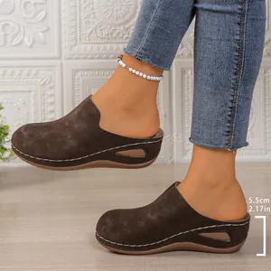 Comfortable women's brown suede wedge closed toe slippers with 5.5cm platform heel