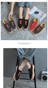 Atmungsaktive Damen-Loafer mit Lochmuster und bunten elastischen Streifenbändern