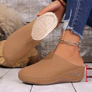 Mules femme marron clair à semelle épaisse et doublure polaire avec talon de 5,5 cm