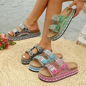 Sandalias de cuña con pedrería y doble hebilla para mujer en colores variados de verano.