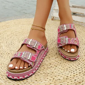 Sandalias de plataforma rosa con pedrería para mujer con hebillas dobles y suela de corcho