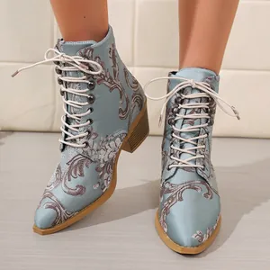 Vintage-Stiefeletten aus Satin mit Stickerei, spitzer Kappe und Blockabsatz