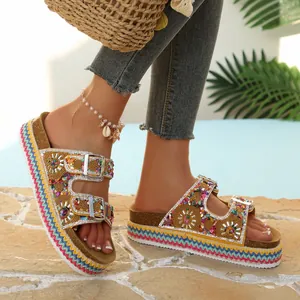 Bohemian plateausandalen met strassteentjes, kleurrijk borduursel en dubbele gespen