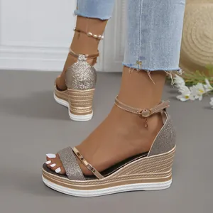 Sandalias de plataforma con cuña de purpurina oro rosa y correa al tobillo para verano