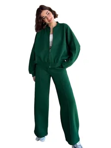 Ensemble de survêtement deux pièces en polaire vert foncé pour femmes avec veste.
