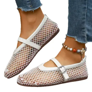 Ballerines Mary Jane blanches en maille respirante avec bride à boucle réglable