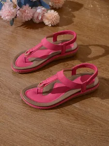 Sandalias planas bohemias rosas con tira trasera elástica y suela blanda