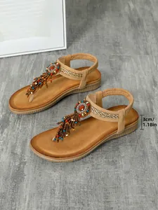 Detailed macro view of bohemian beaded flat sandals with 3cm heel height annotation