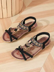 Böhmische schwarze flache Sandalen mit handgefertigten Perlen und Strasssteinen