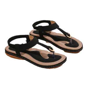 Elegantes sandalias planas negras de estilo bohemio con correa elástica para verano