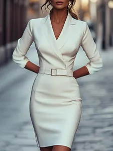 Elegante abito blazer bianco crema slim-fit per donne professioniste con cintura inclusa