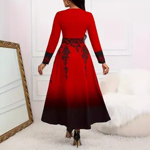 Elegante abito lungo taglie forti da donna, maniche lunghe, sfumato, vita alta, fiori