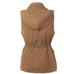 Vue arrière du gilet à capuche marron sans manches avec cordon de serrage.