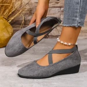 Scarpe con zeppa grigie da donna con punta tonda e cinturini a incrocio