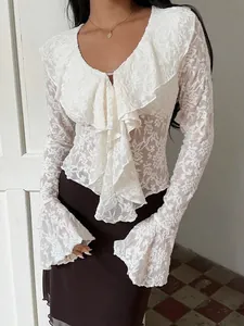 Elegante camicetta in pizzo bianco stile francese con volant e maniche a campana retrò