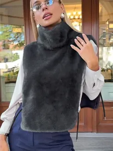 Einfarbige Pelzweste mit Rollkragen für Damen, ideal für den Herbst und Winter.