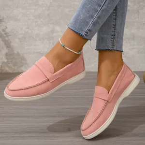 Bequeme Damen-Loafer aus rosa Wildleder mit flacher Sohle und praktischem Slip-on-Design
