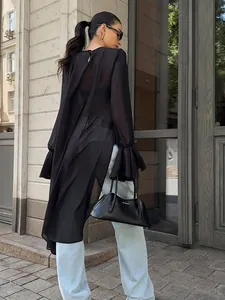 Elegante zwarte chiffon blouse met lange mouwen, onregelmatige zoom en ruffles