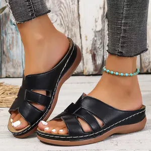 Sandalias de cuña negras para mujer con calados, chanclas de plataforma casual verano.