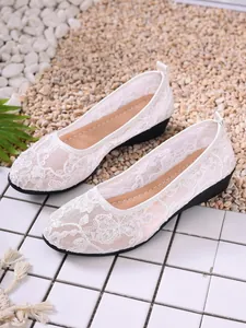 Detailed close-up showing the breathable white lace mesh texture of these women's flat shoes