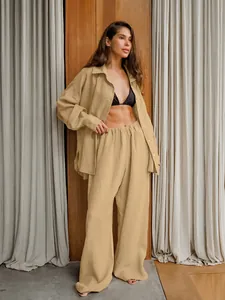 Completo casual kaki in cotone e lino da donna con camicia e pantaloni a gamba larga