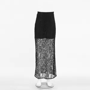 Eleganter schwarzer Spitzenrock in Maxilänge mit einem transparenten Blumenmuster