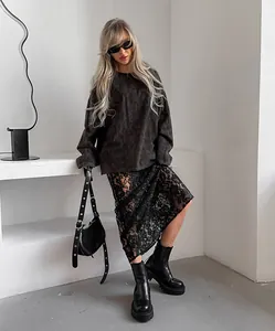 Eleganter schwarzer transparenter Spitzenrock für Damen im angesagten Vintage-Streetwear-Stil