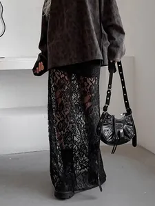 Vintage transparenter schwarzer Spitzen-Maxirock für Damen in stilvoller Grunge-Optik