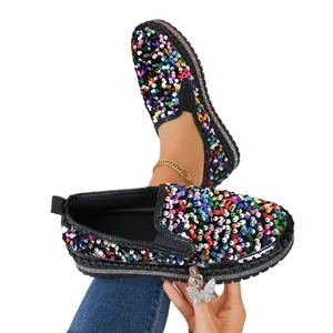 Mocassins élégants pour femmes avec paillettes multicolores et bout rond pour le printemps