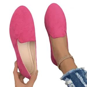 Eleganti mocassini bassi in camoscio fucsia da donna con comoda punta arrotondata
