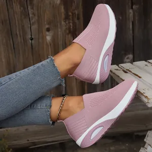 Close-up of women's pink fly-woven mesh sneakers featuring a comfortable air cushion platform sole