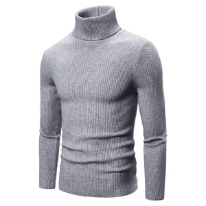 Maglione da uomo grigio a collo alto a costine con vestibilità aderente