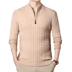 Jersey de punto trenzado beige para hombre con cuello alto y cierre de cremallera