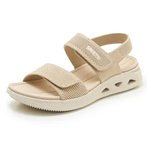 Sandali in rete flyknit beige da donna con chiusura a strappo e zeppa spessa
