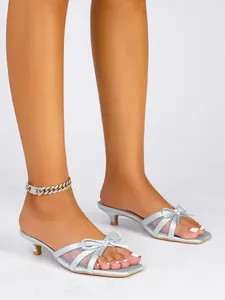 Sandalias plateadas de tacón bajo con lazo y punta cuadrada abierta elegantes para mujer