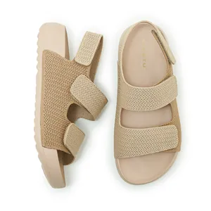 Vista superior y lateral detallada de sandalias tejidas para mujer con doble velcro