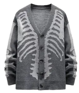 Gilet gothique gris avec motif jacquard squelette blanc et fermeture à boutons