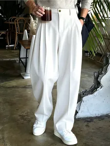 Eleganti pantaloni bianchi da uomo a gamba larga con vestibilità ampia per ufficio