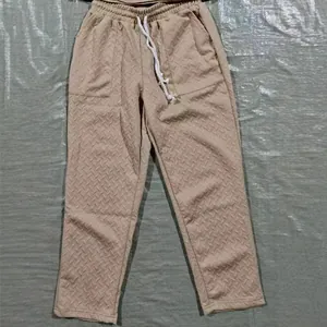 Khakifarbene Herren-Freizeithose mit feinem Ährenmuster und verstellbarem Kordelzug