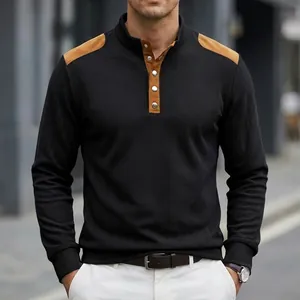 Dettaglio polo da uomo a maniche lunghe in maglia a nido d'ape con toppe sulle spalle