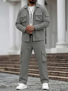 Casual grijs cargo-set voor heren met utility-jack met meerdere zakken en broek.